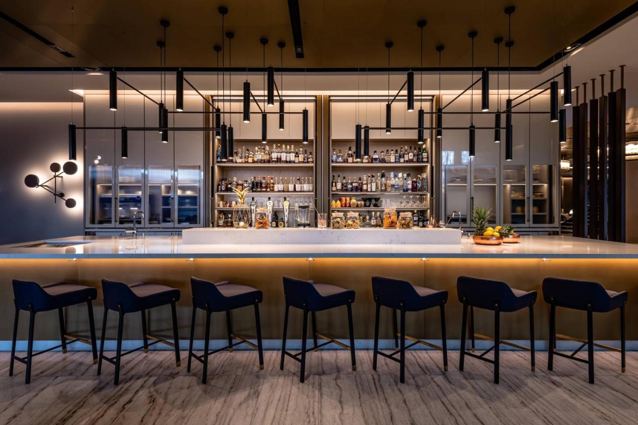 Zurich Marriott Hotel Exteriér fotografie The bar at the lounge