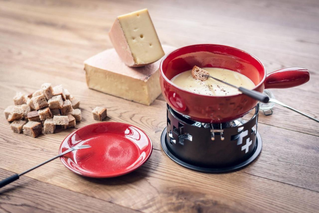 Zurich Marriott Hotel Exteriér fotografie Cheese fondue