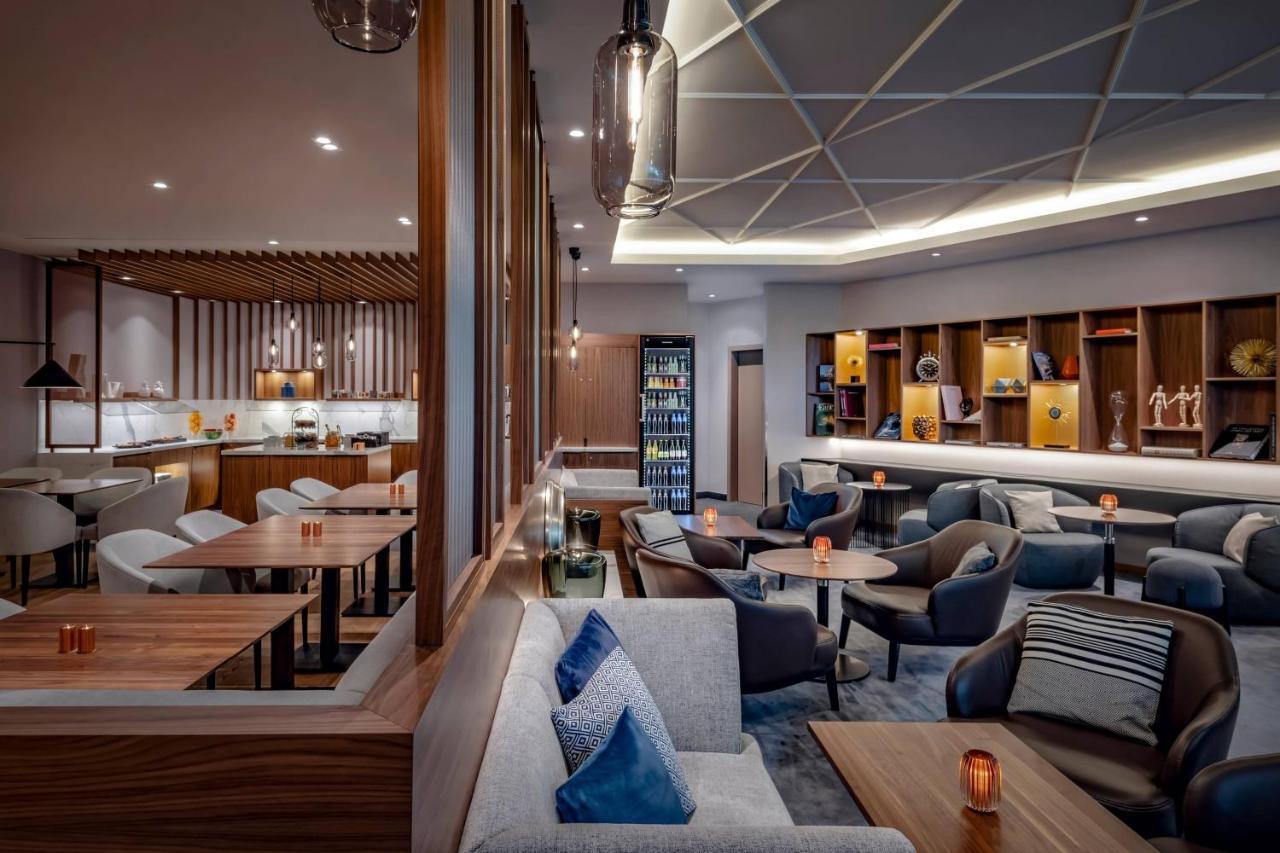 Zurich Marriott Hotel Exteriér fotografie The lounge at the airport