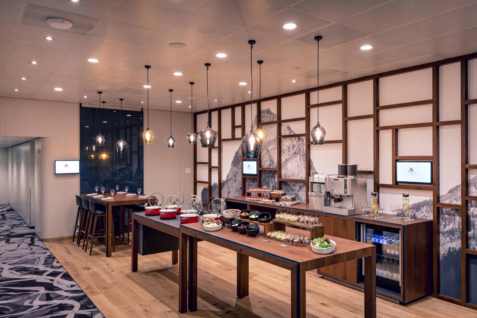Zurich Marriott Hotel Exteriér fotografie The lounge at London Heathrow Airport